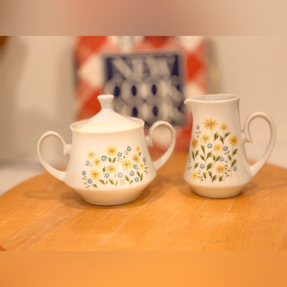 Vintage Jardin Creamer and lidded Sugar set. MARGUERITE Yellow Floral